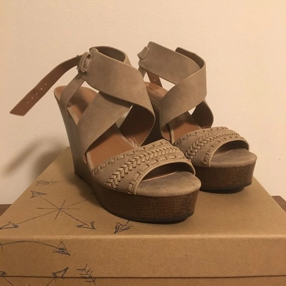 Indigo Rd Wedges - Picture 2 of 7